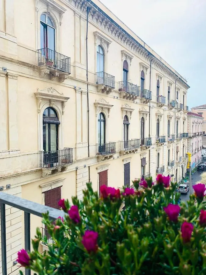 Dimora Lupo_LifeStyle B&B Aeroporto di Catania Fontana Rossa
